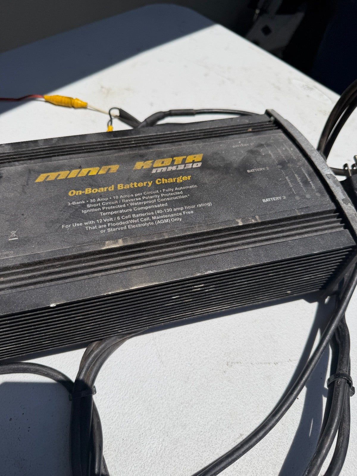 Minn Kota MK 330 Charger 3 Bank 10A MARINE ONBOARD CHARGER MAINTAINER - Fishhawk MarineConsumer Electronics:Multipurpose Batteries & Power:Battery Chargers
