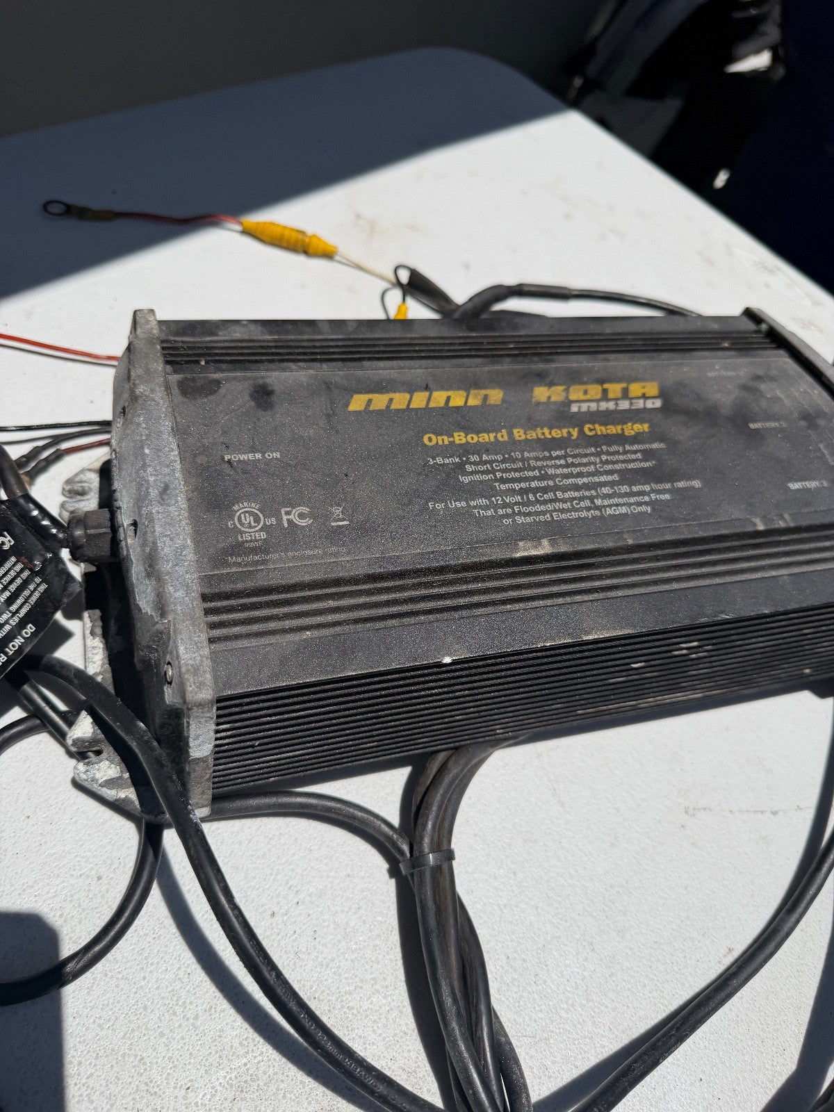 Minn Kota MK 330 Charger 3 Bank 10A MARINE ONBOARD CHARGER MAINTAINER - Fishhawk MarineConsumer Electronics:Multipurpose Batteries & Power:Battery Chargers